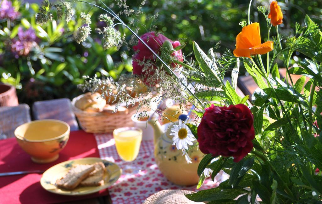 ホテル La Ferme Aux Abeilles アンビエルル エクステリア 写真