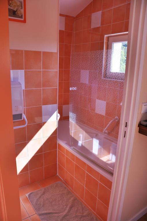 ホテル La Ferme Aux Abeilles アンビエルル 部屋 写真